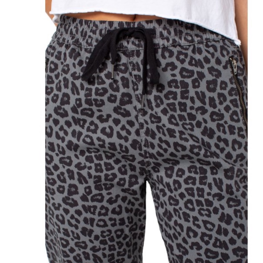 Celebrity Pink Junior's Curvy High Rise Jogger SMALL (3-5) Brand New W/Tags - Picture 2 of 6